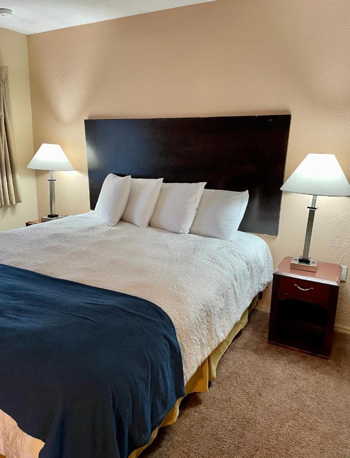 Red Bluff Inn Bagian luar foto
