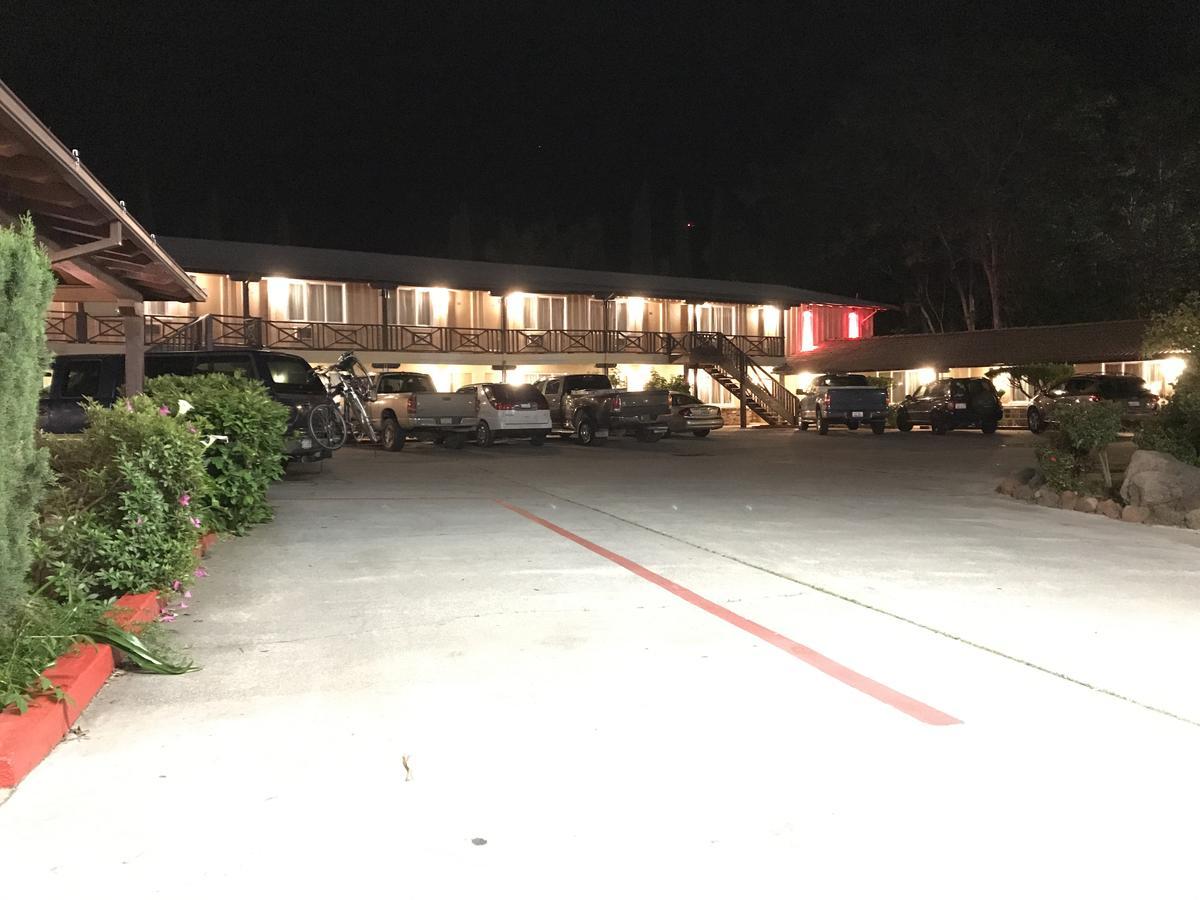 Red Bluff Inn Bagian luar foto