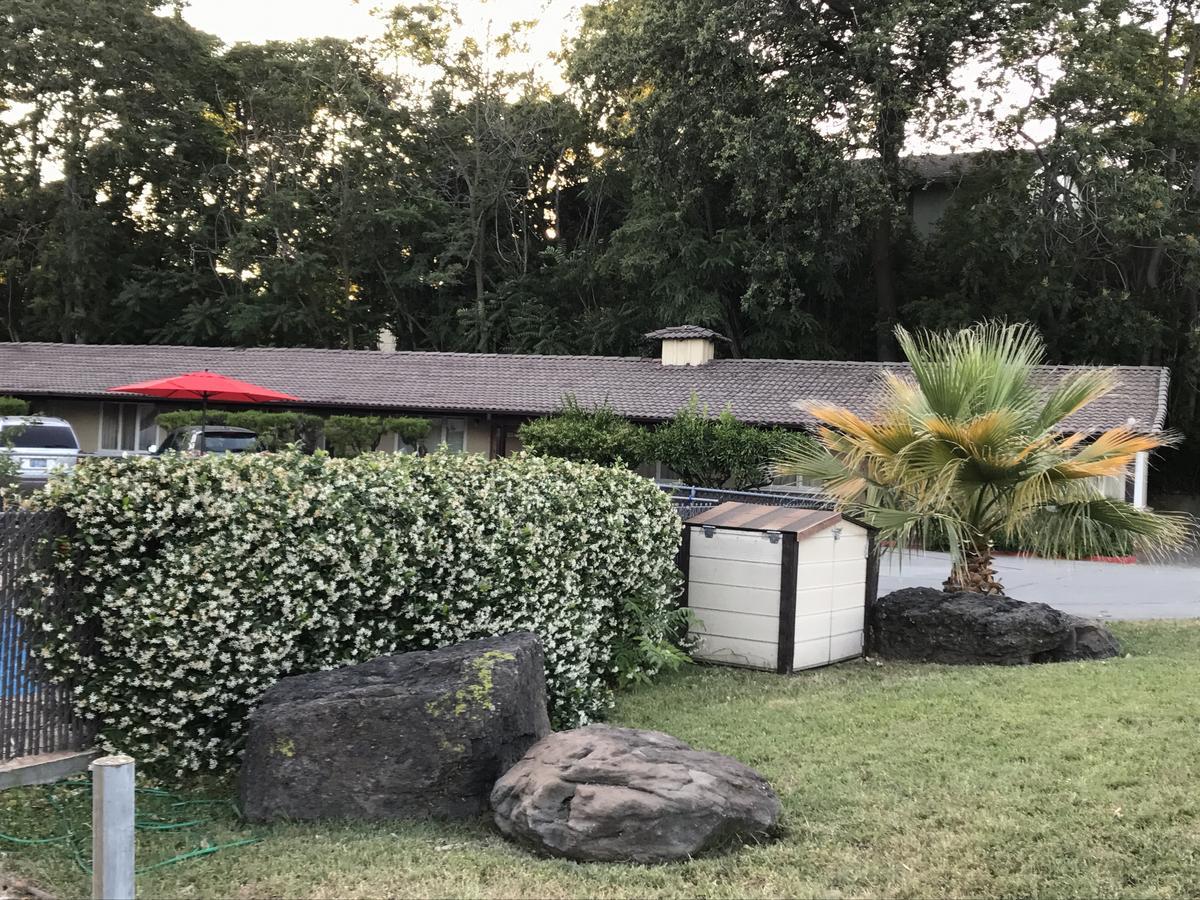 Red Bluff Inn Bagian luar foto