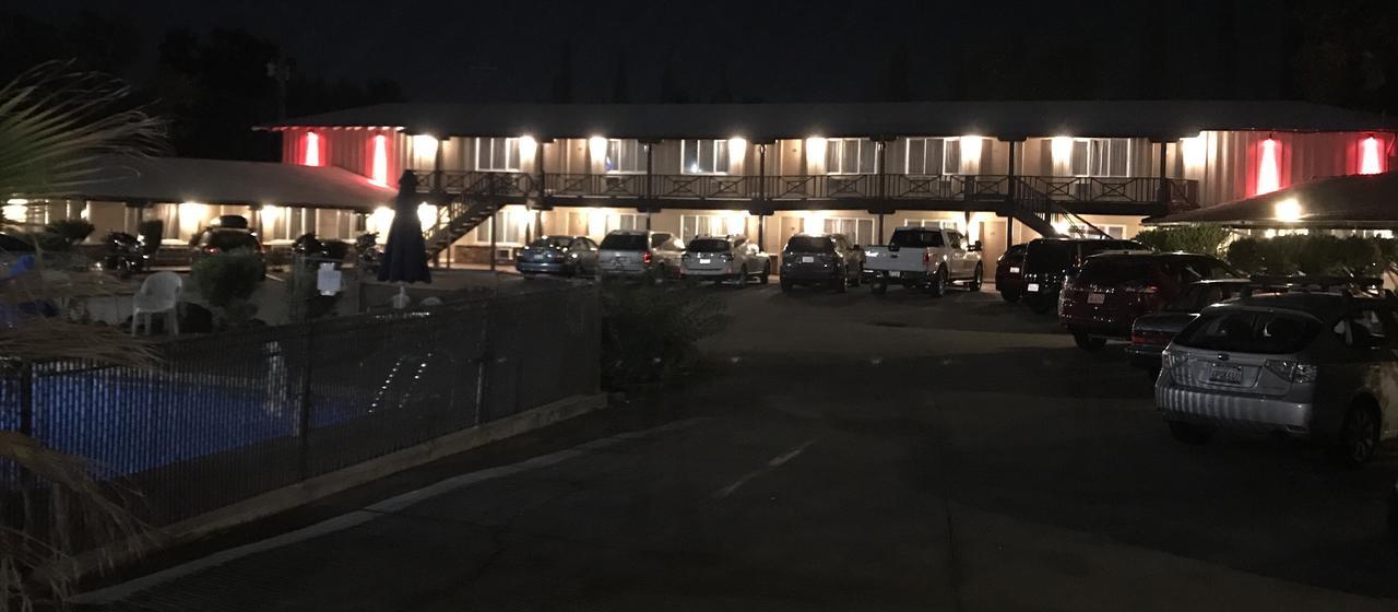 Red Bluff Inn Bagian luar foto