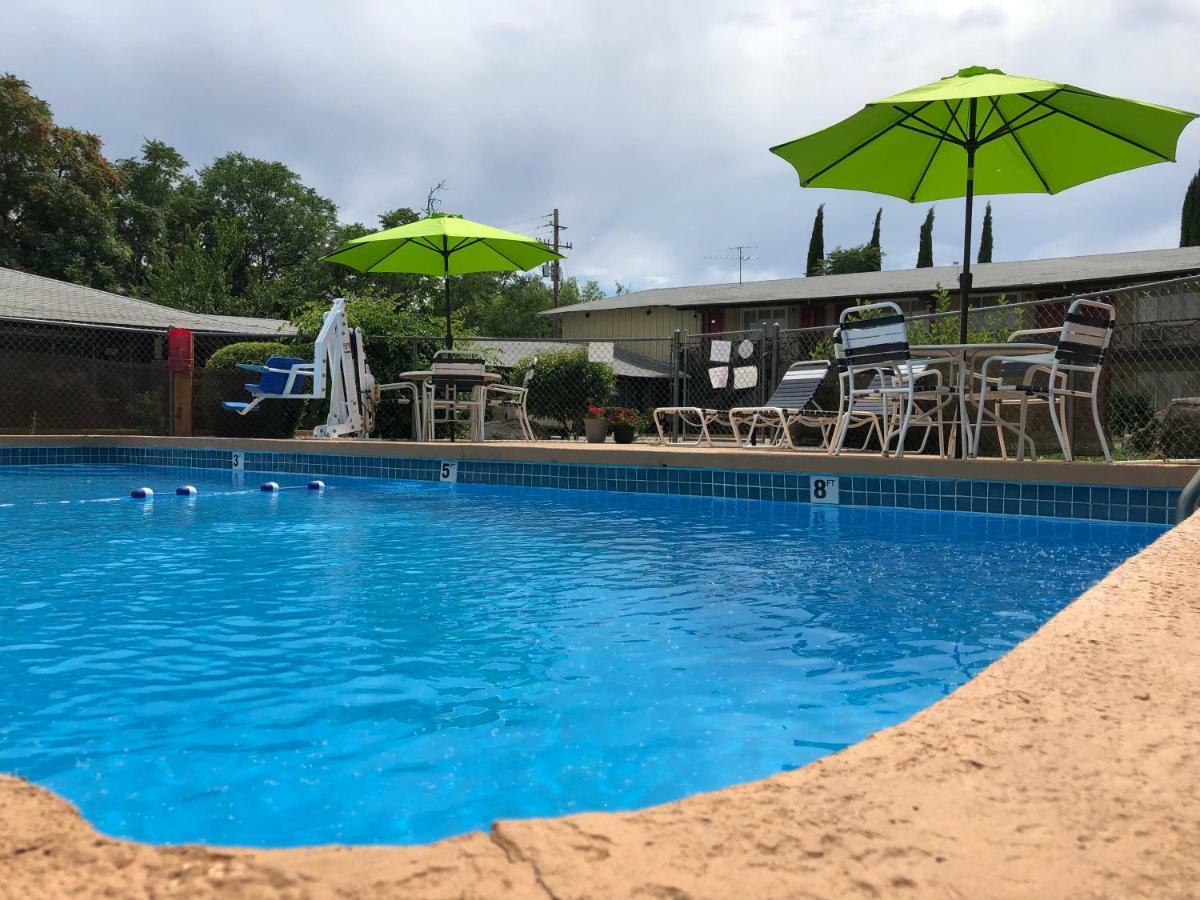 Red Bluff Inn Bagian luar foto